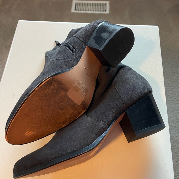 Crown Vintage suede booties. - Picture 2 of 4